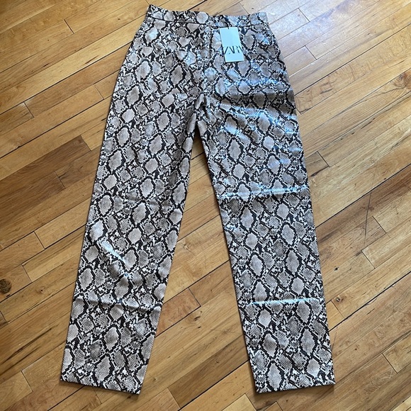 SNAKE PRINT PANTS
Zara - Picture 14 of 15